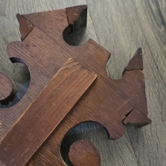 Elegant Brown Wall Shelf with Carved Details - Picture 4 of 6